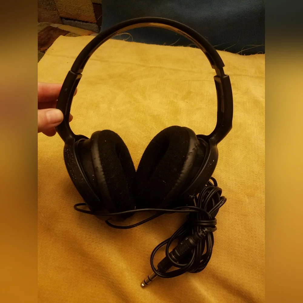 Phillips SHP200 head phones